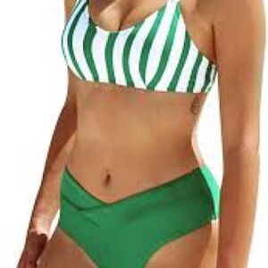 Cupshe Green and White Sporty Bikini Set